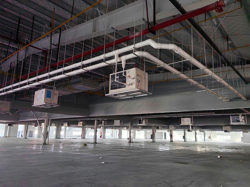 大型制衣廠房車(chē)間降溫安裝181臺(tái)星科工業(yè)蒸發(fā)冷省電空調(diào),環(huán)保節(jié)能省電